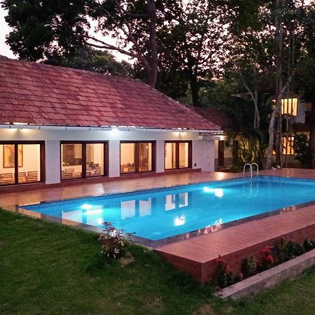Shantitheeram Ayurveda Lakeside Heritage Resort Alappuzha Exterior photo