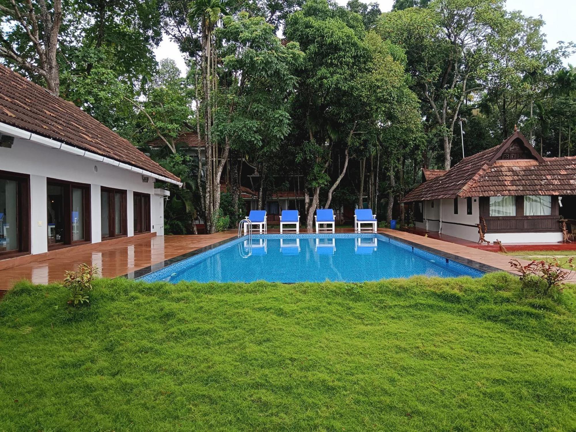 Shantitheeram Ayurveda Lakeside Heritage Resort Alappuzha Exterior photo