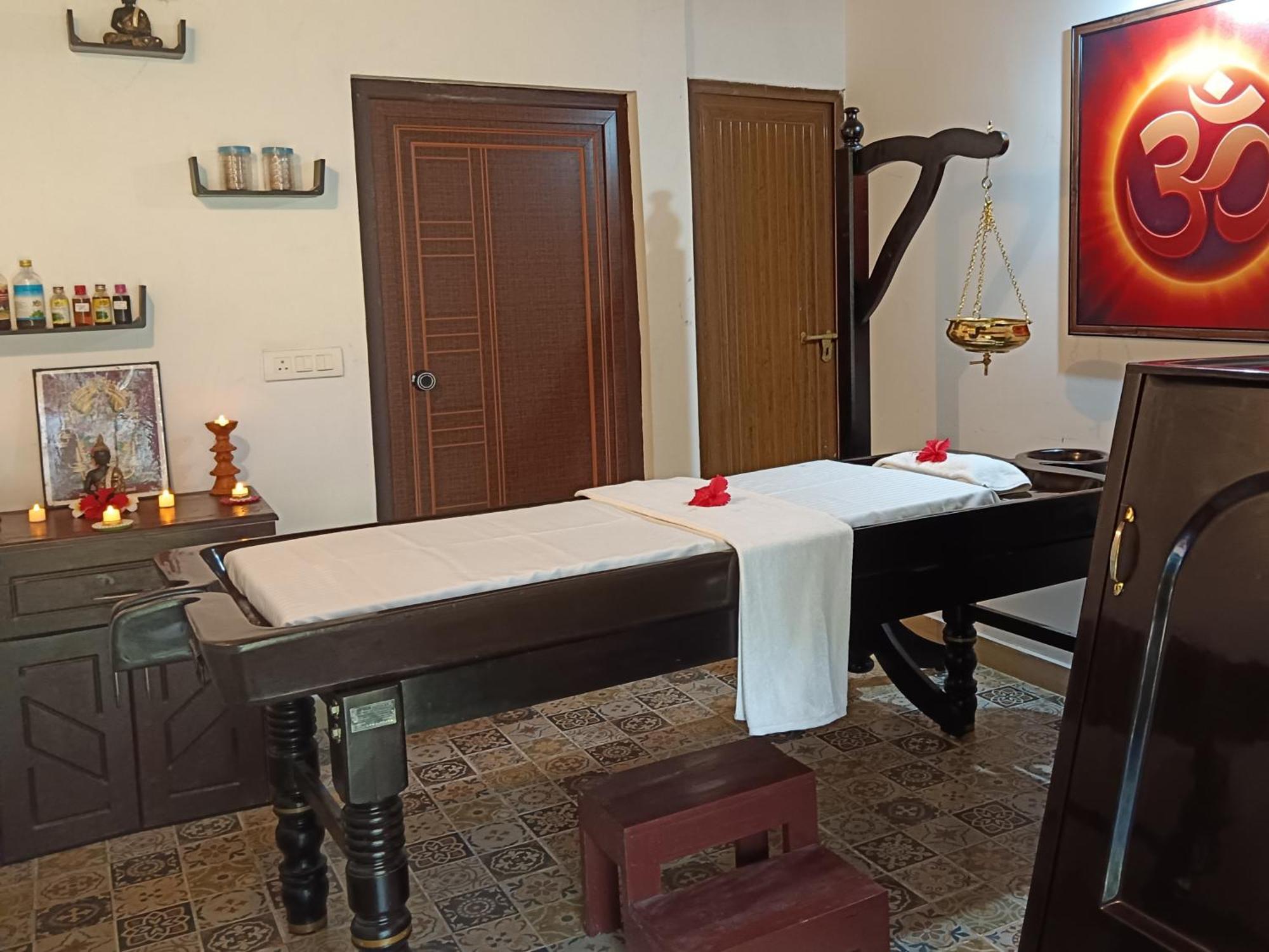 Shantitheeram Ayurveda Lakeside Heritage Resort Alappuzha Exterior photo