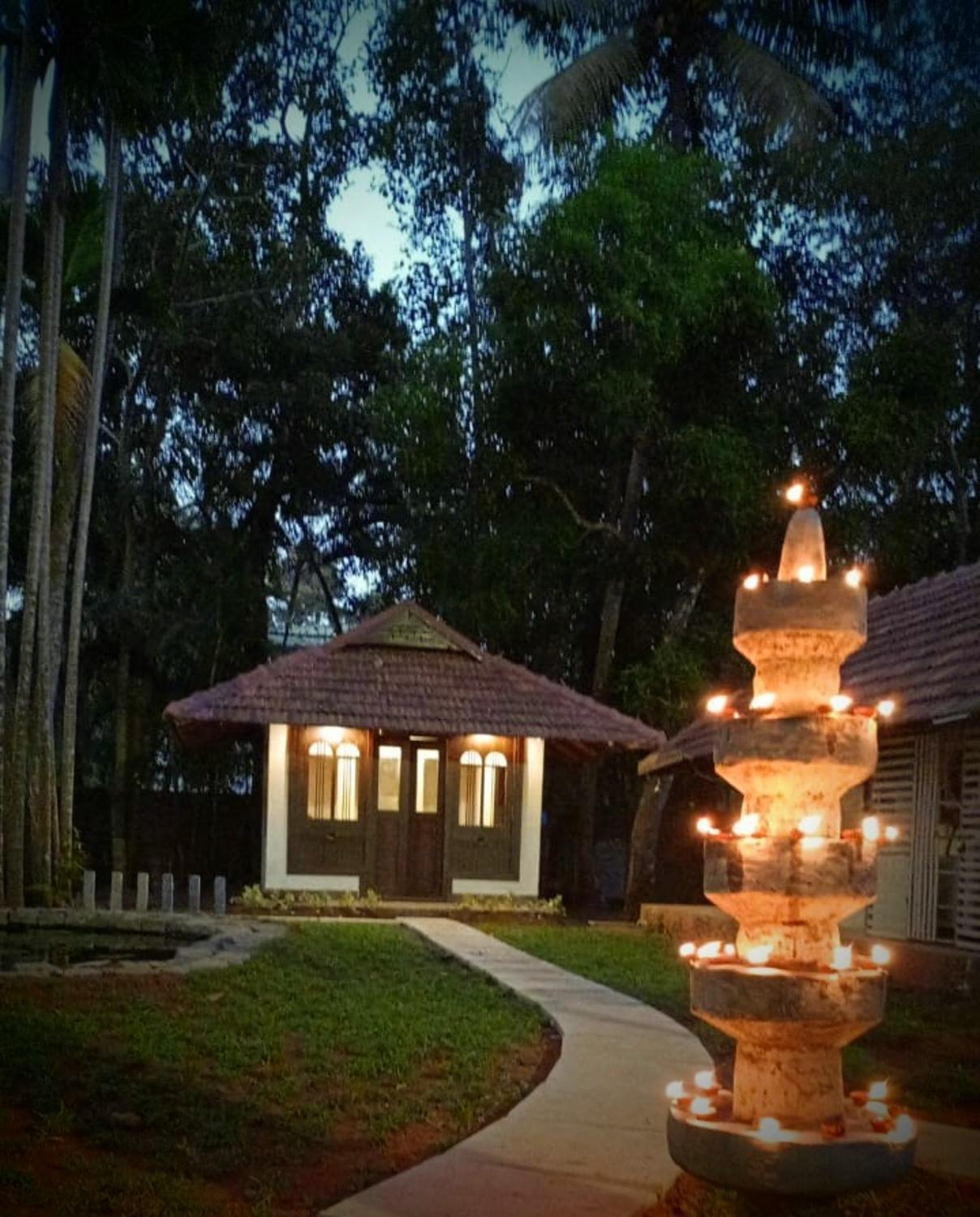 Shantitheeram Ayurveda Lakeside Heritage Resort Alappuzha Exterior photo